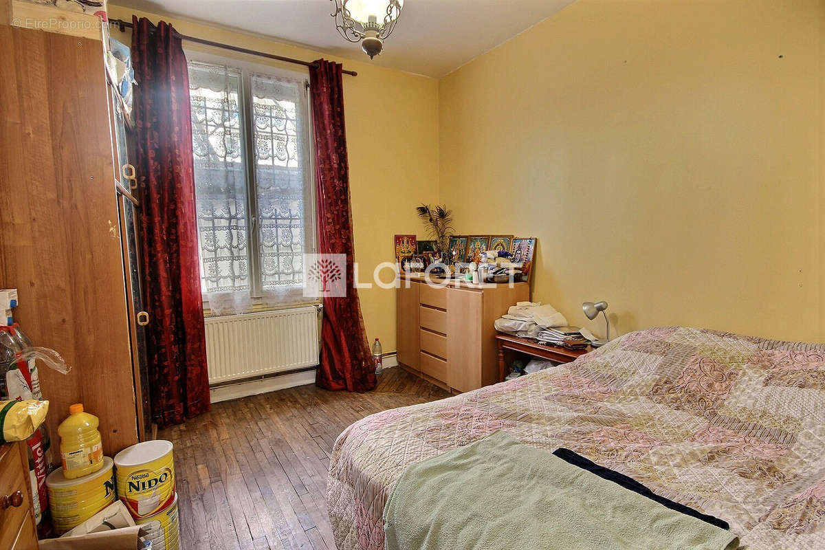 Appartement à COURBEVOIE