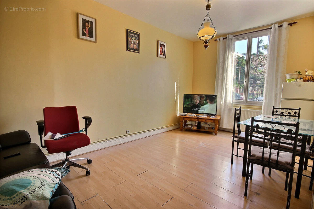 Appartement à COURBEVOIE