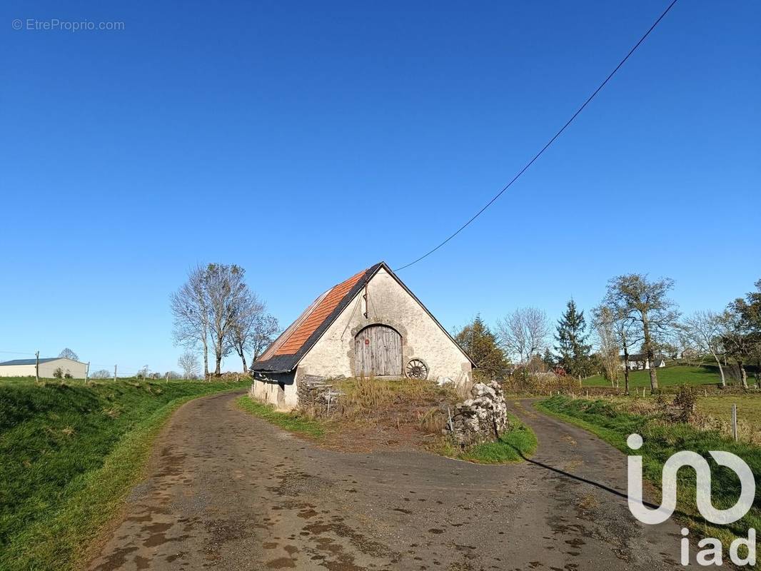 Photo 1 - Maison à SAINT-BONNET-DE-SALERS