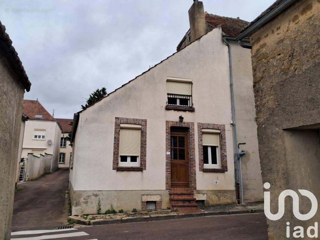 Photo 1 - Maison à LIGNY-LE-CHATEL