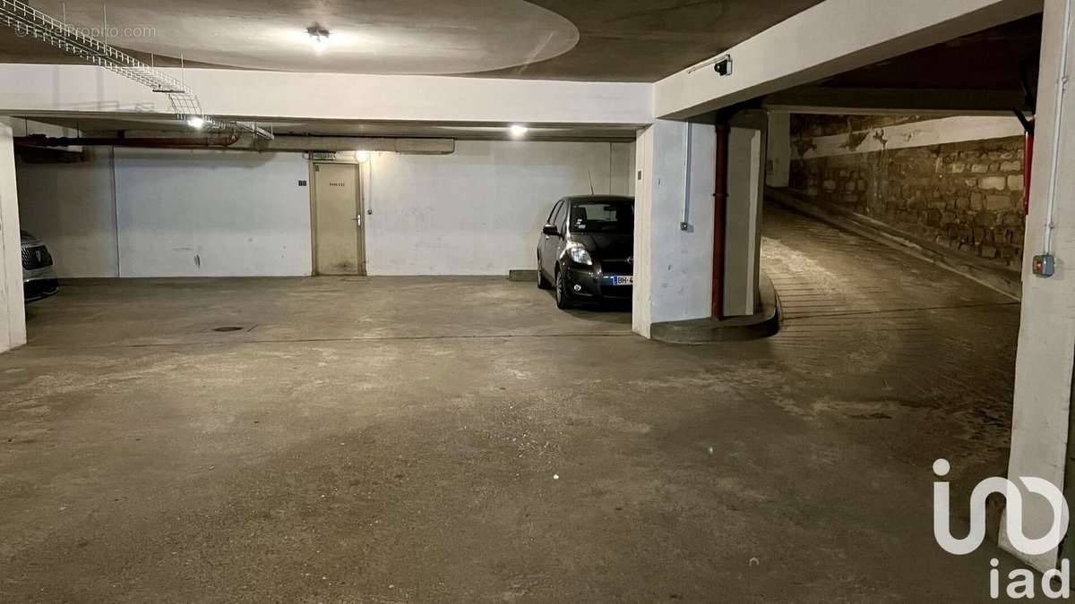 Photo 3 - Parking à PARIS-16E