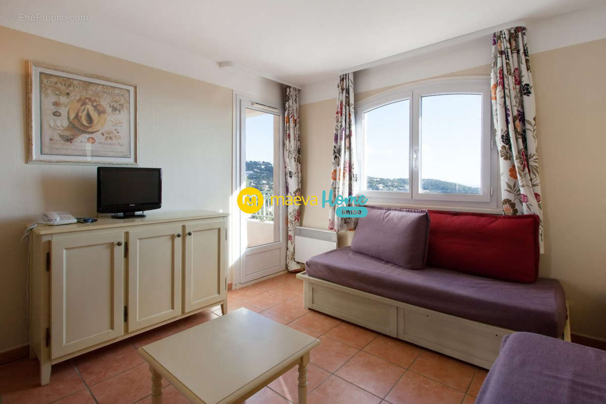 Appartement à ROQUEBRUNE-SUR-ARGENS