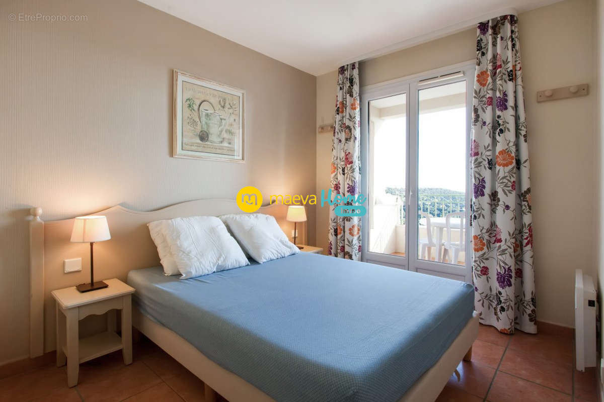 Appartement à ROQUEBRUNE-SUR-ARGENS