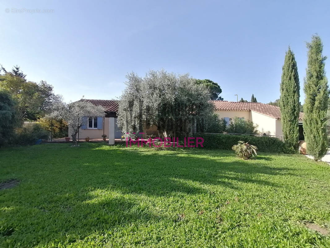 Maison à L&#039;ISLE-SUR-LA-SORGUE