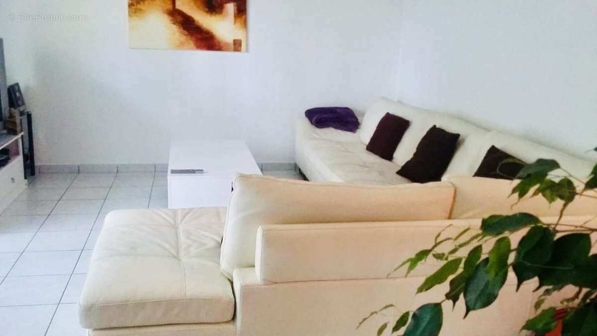 séjour appartement 3 pièces à vendre illzach 68110 proche kingersheim 68260 sausheim 68390 mulhouse 68100 Pfastatt 68120 - Appartement à ILLZACH