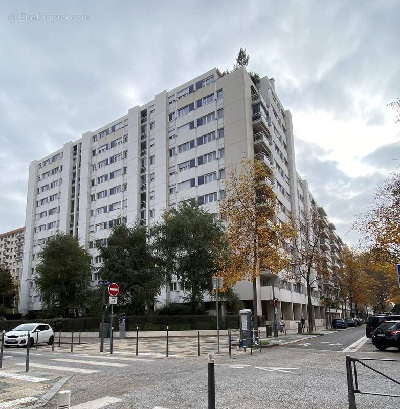 Parking à LYON-6E