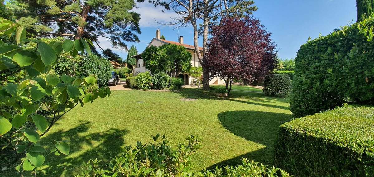 Maison à CHARNAY-LES-MACON