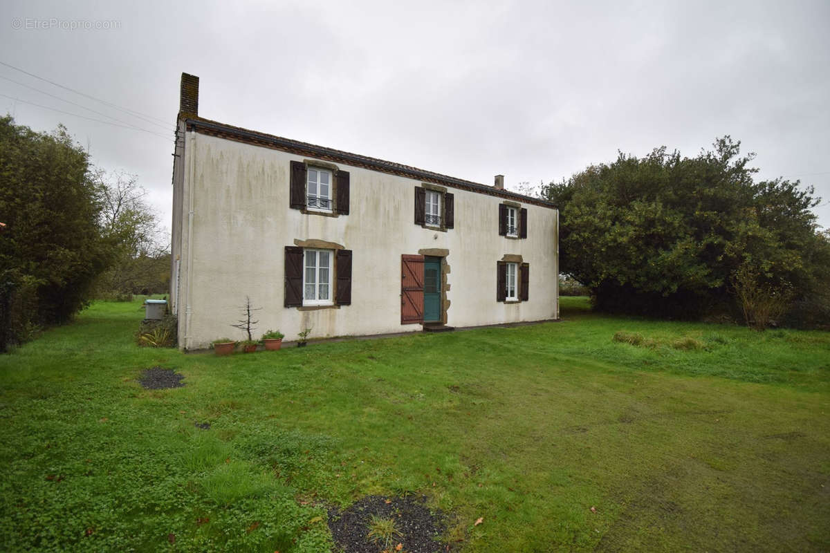 Maison à AIGREFEUILLE-SUR-MAINE