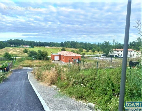 Terrain à LAVERNOSE-LACASSE