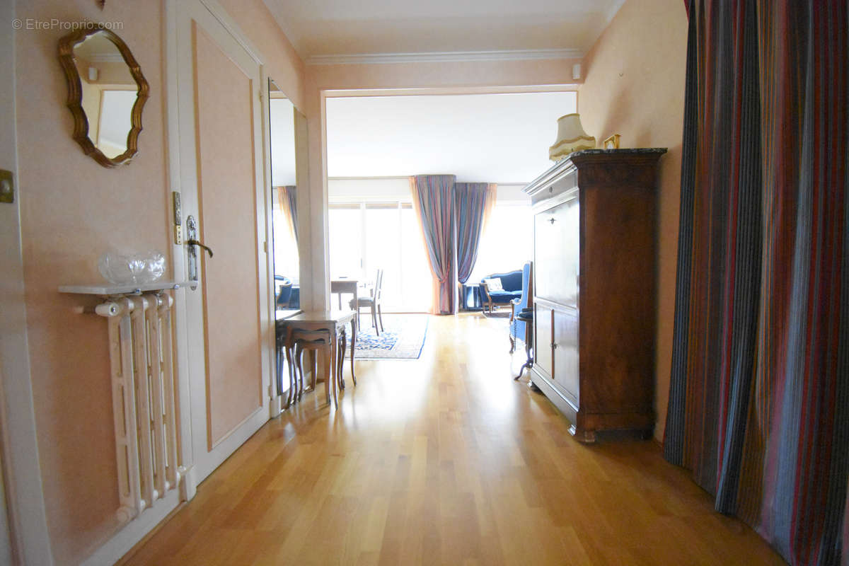 Appartement à VILLE-D&#039;AVRAY