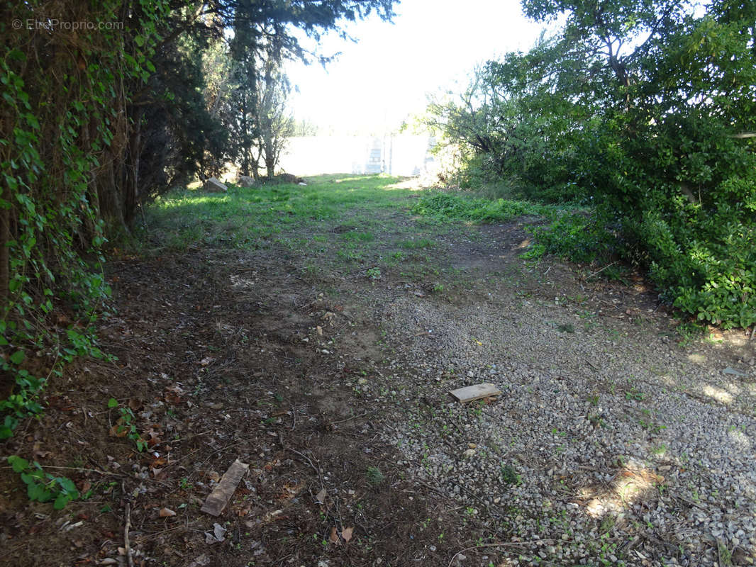 Terrain à LEZIGNAN-CORBIERES