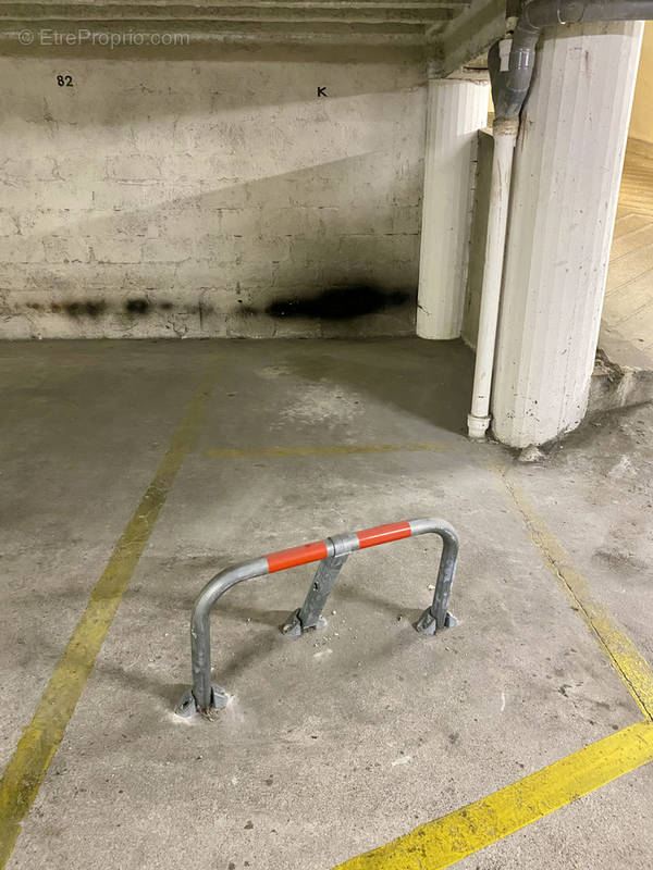 Parking à PARIS-16E