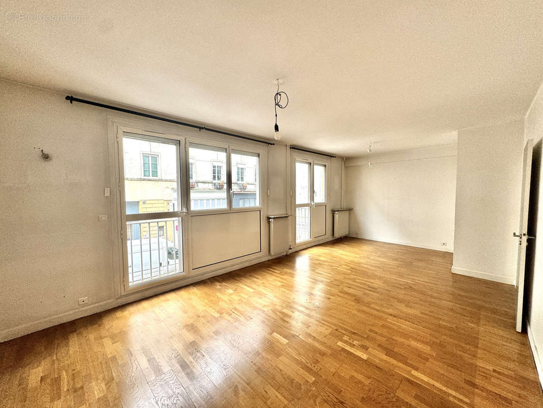 Appartement à PARIS-11E