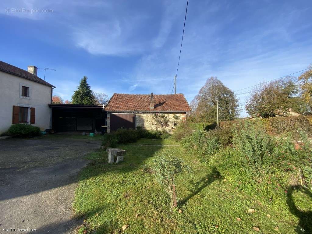 Maison à NANTEUIL-EN-VALLEE