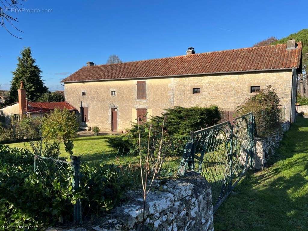 Maison à NANTEUIL-EN-VALLEE