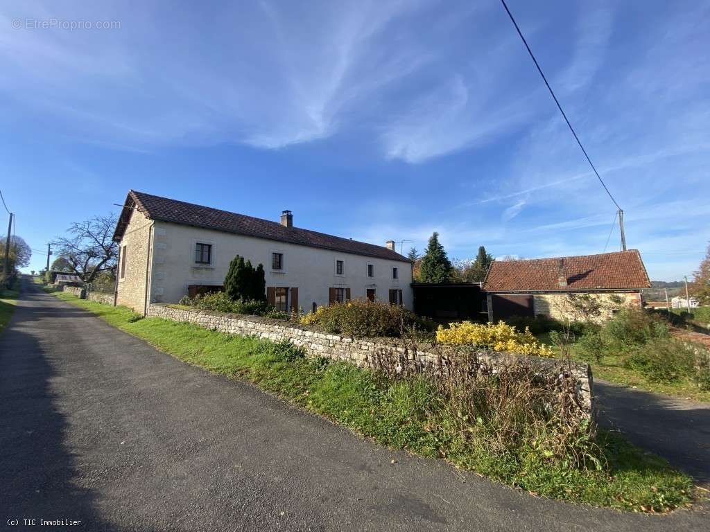 Maison à NANTEUIL-EN-VALLEE