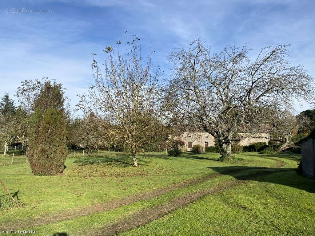 Maison à NANTEUIL-EN-VALLEE