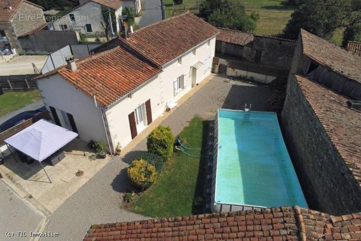 Maison à NANTEUIL-EN-VALLEE