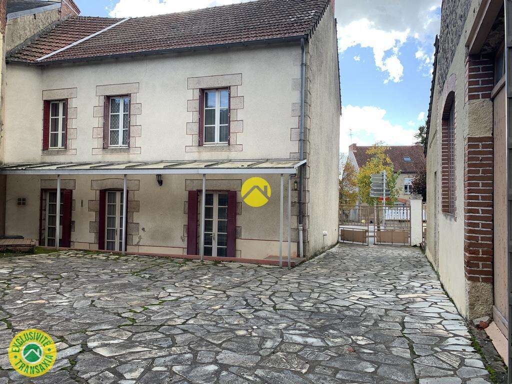 Maison à BOUSSAC