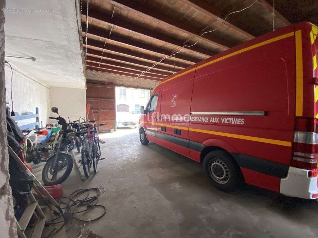 Parking à ILLE-SUR-TET