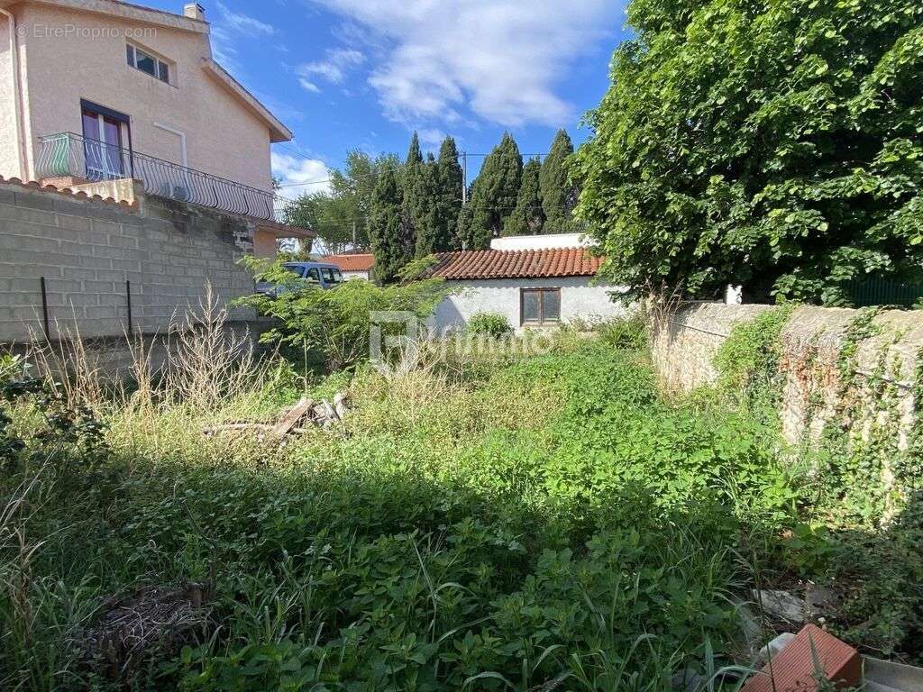 Parking à ILLE-SUR-TET