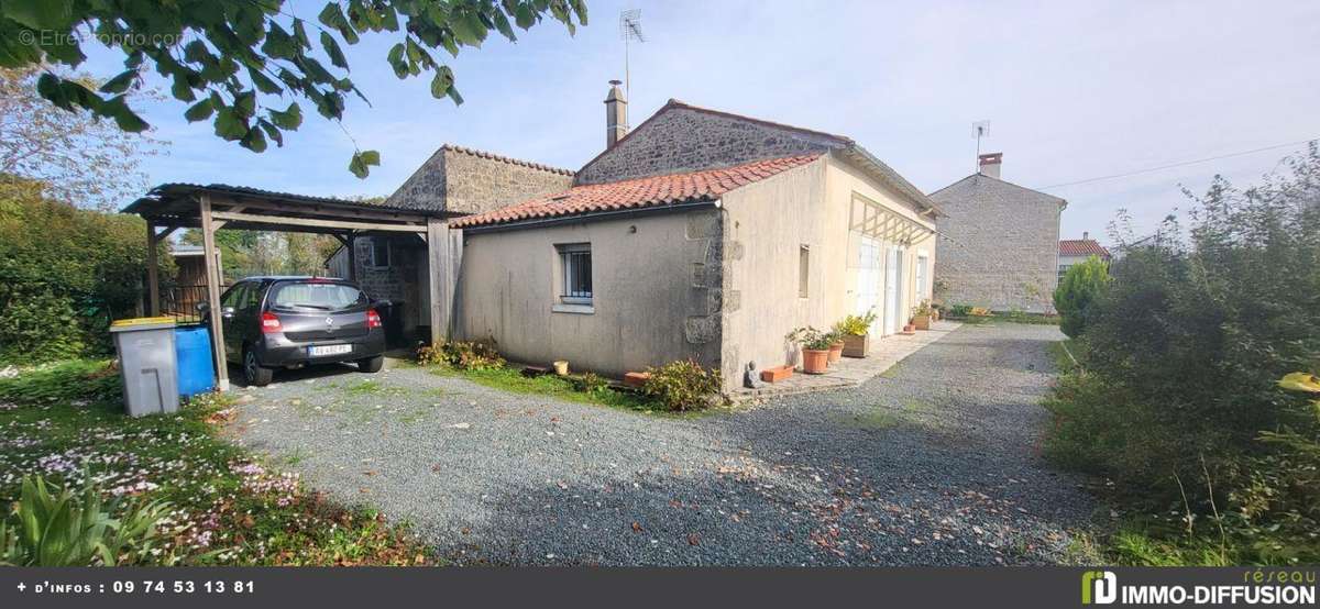 Maison à SAINT-HILAIRE-DES-LOGES