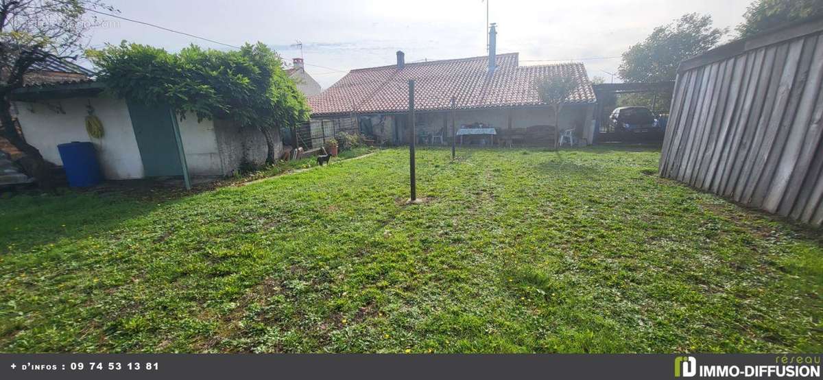 Maison à SAINT-HILAIRE-DES-LOGES