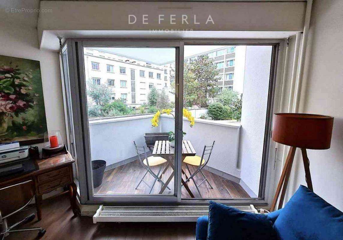 Appartement à PARIS-16E