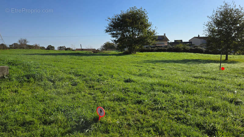 Terrain à ORADOUR-SUR-GLANE