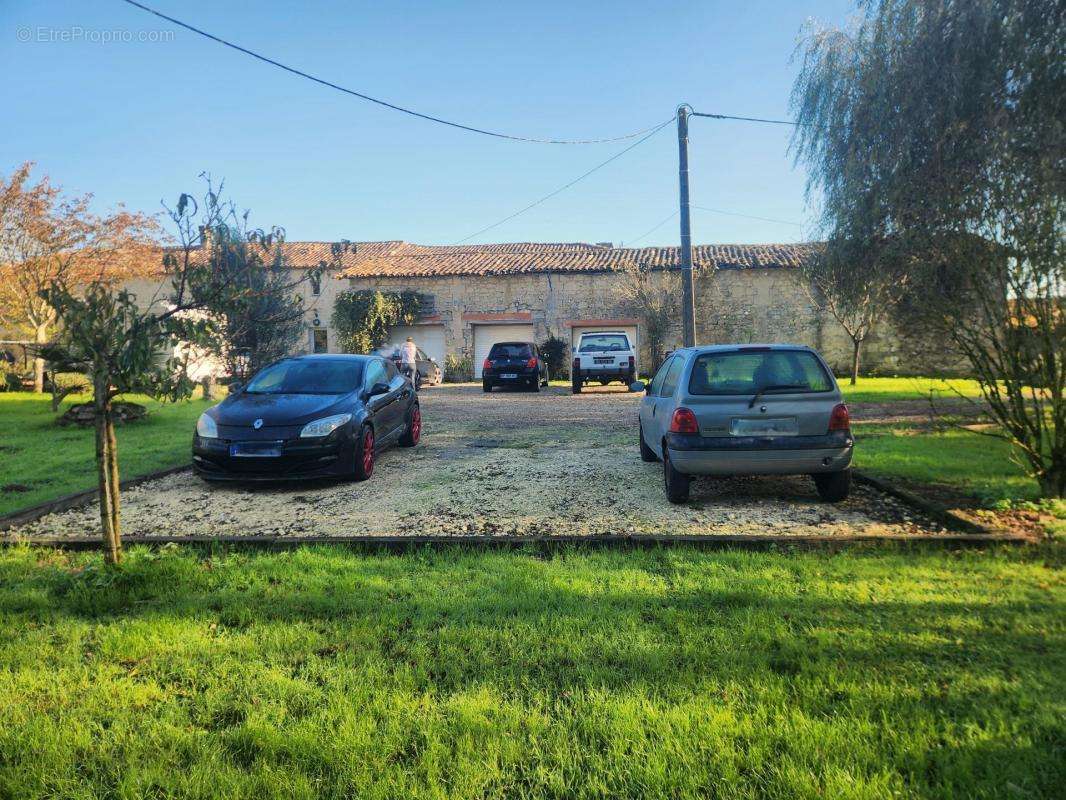 Maison à SAINT-GENES-DE-FRONSAC