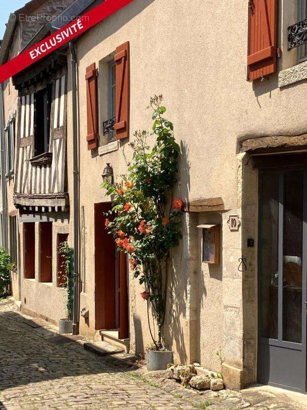 Maison à NOYERS