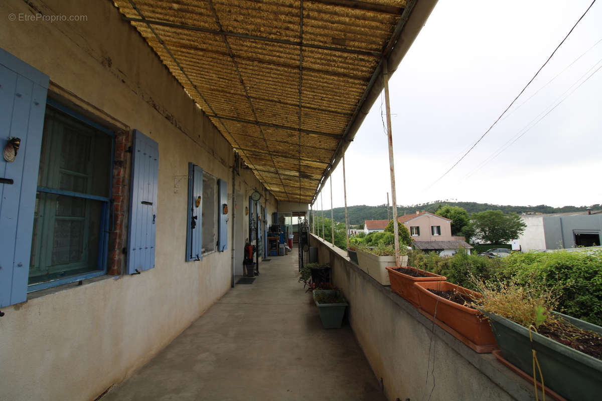 Commerce à SAINT-MARTIN-DE-VALGALGUES