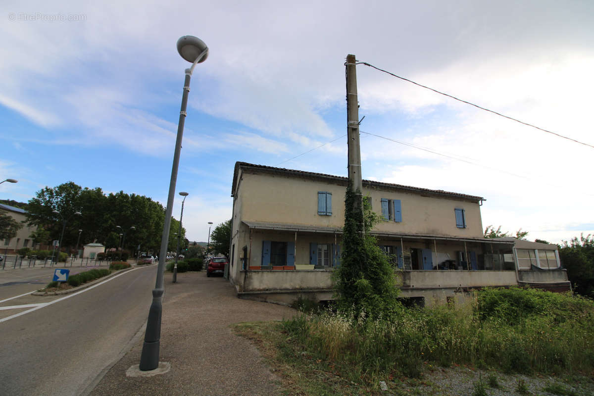 Commerce à SAINT-MARTIN-DE-VALGALGUES