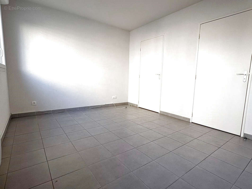 Appartement à MARSEILLE-4E