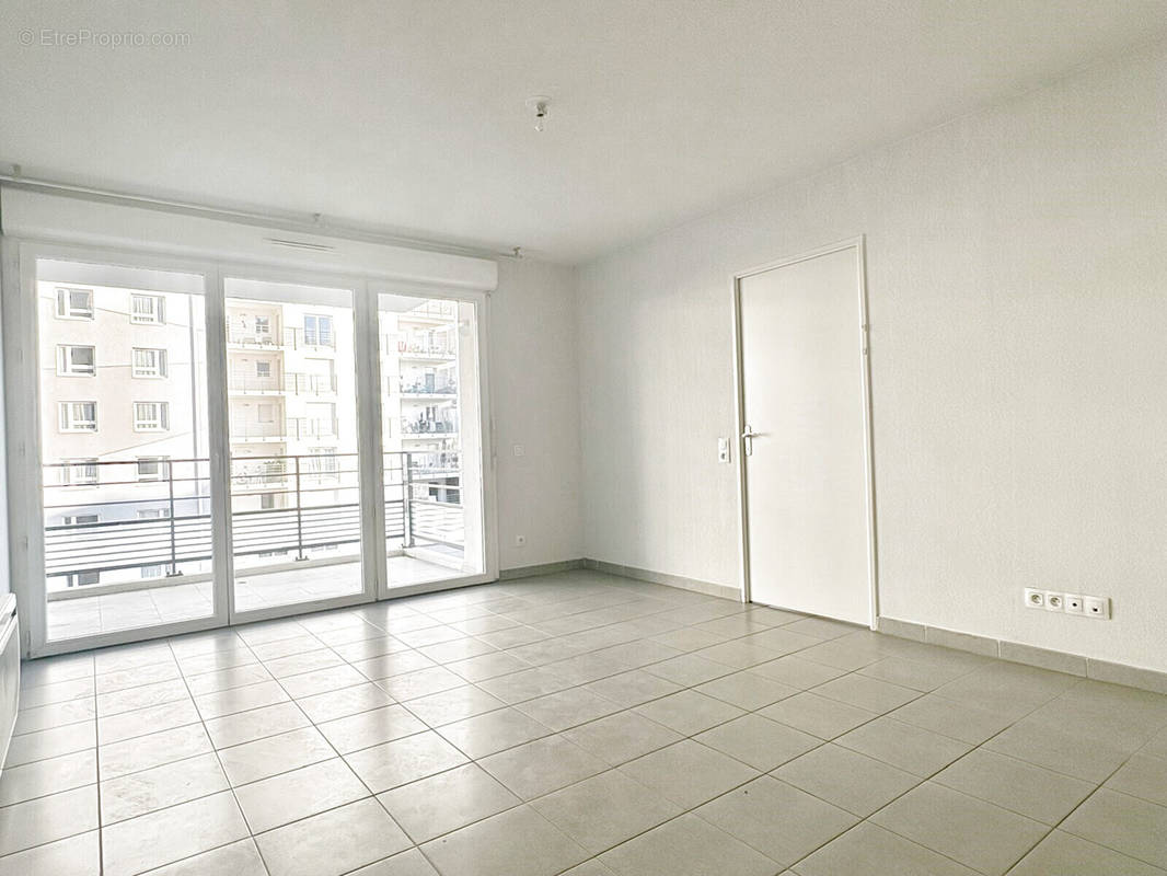 Appartement à MARSEILLE-4E