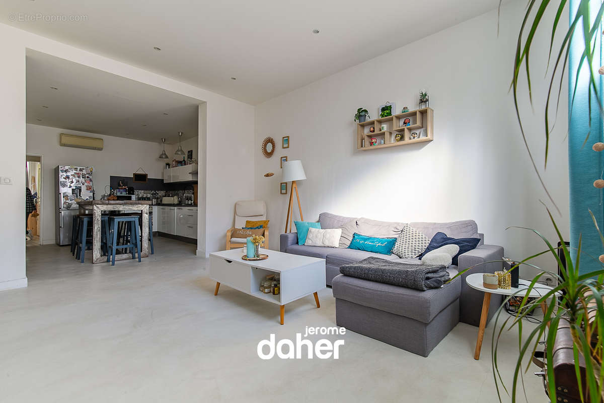 Appartement à MARSEILLE-7E