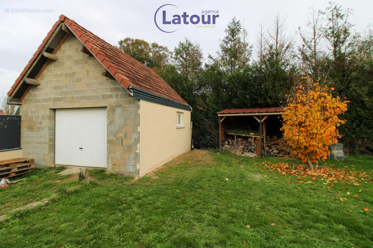 Maison à TREMBLAY-LES-VILLAGES