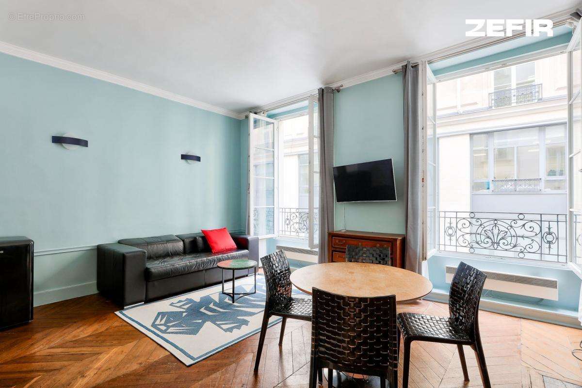 Appartement à PARIS-1E