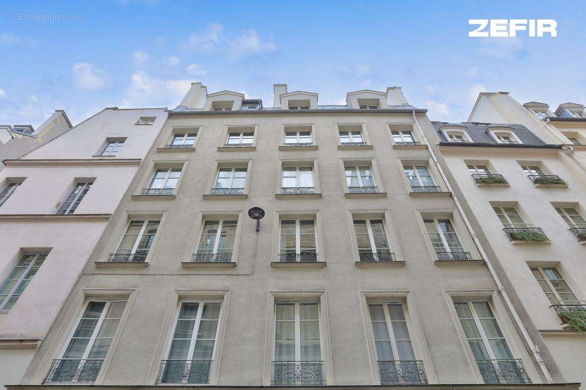 Appartement à PARIS-1E