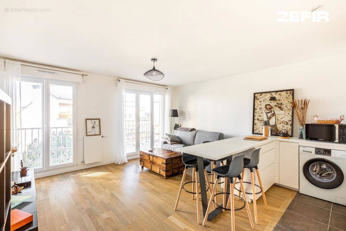 Appartement à LA GARENNE-COLOMBES