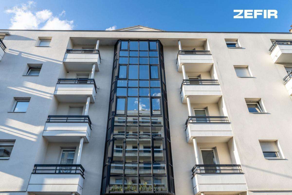 Appartement à COURBEVOIE