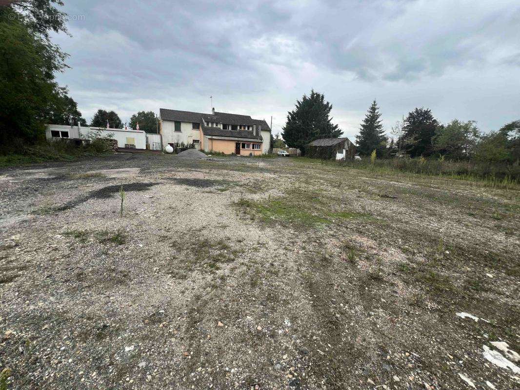 Terrain à MORNAY-SUR-ALLIER