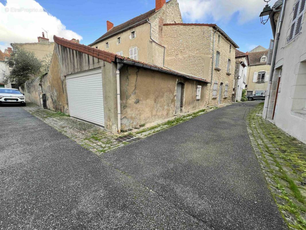 Maison à EBREUIL