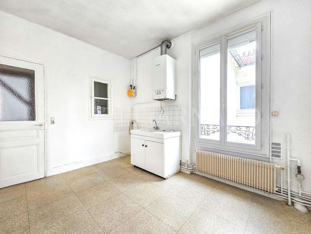 Appartement à COURBEVOIE