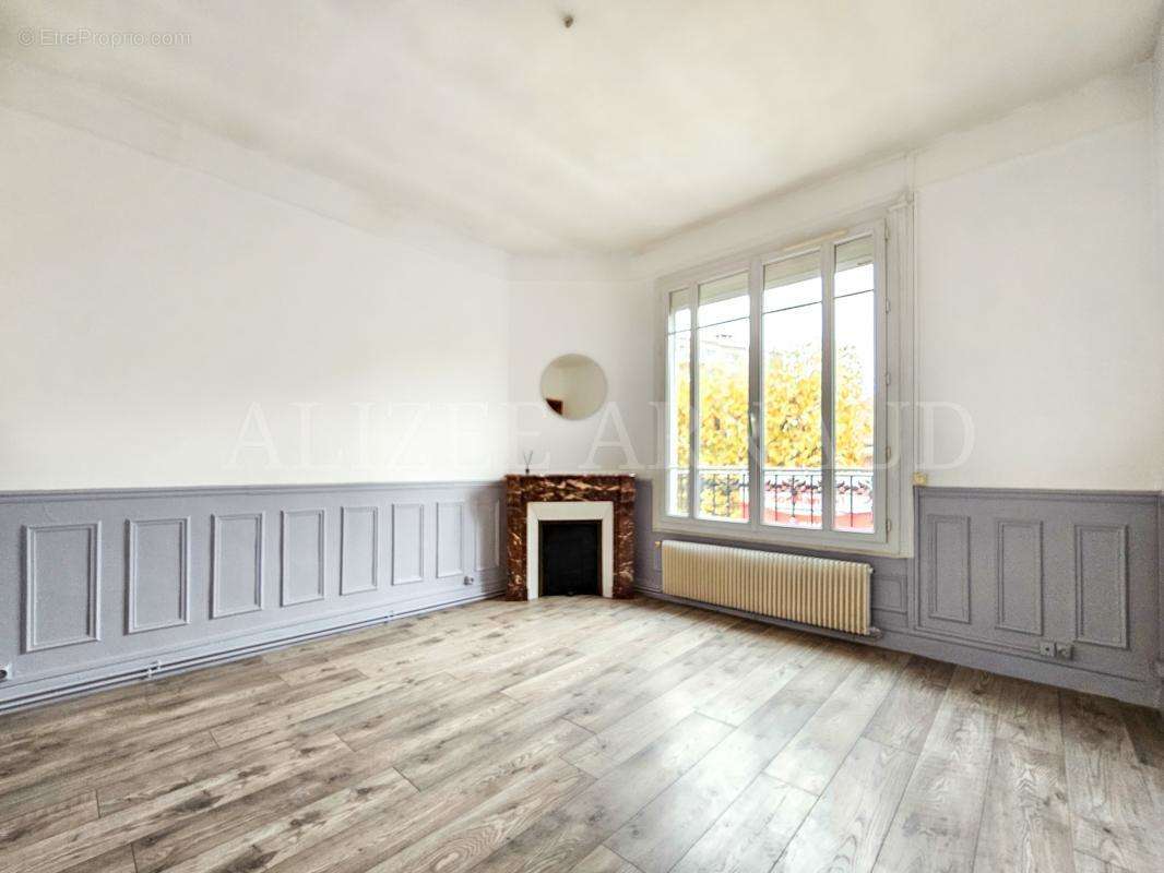 Appartement à COURBEVOIE