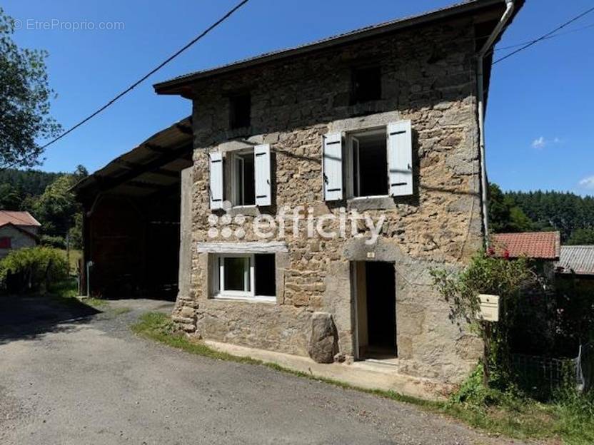 Maison à CELLES-SUR-DUROLLE