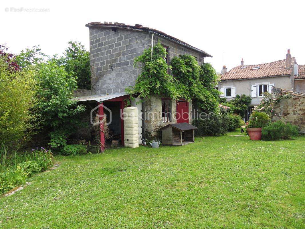 Maison à PARTHENAY