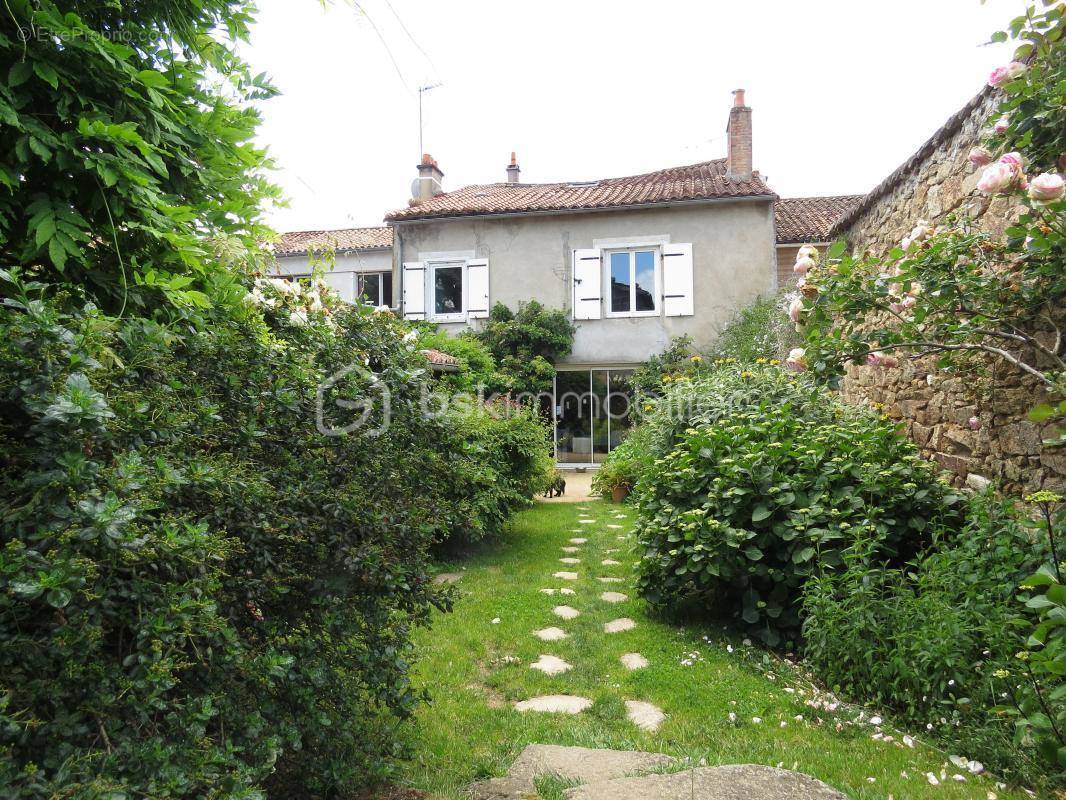 Maison à PARTHENAY