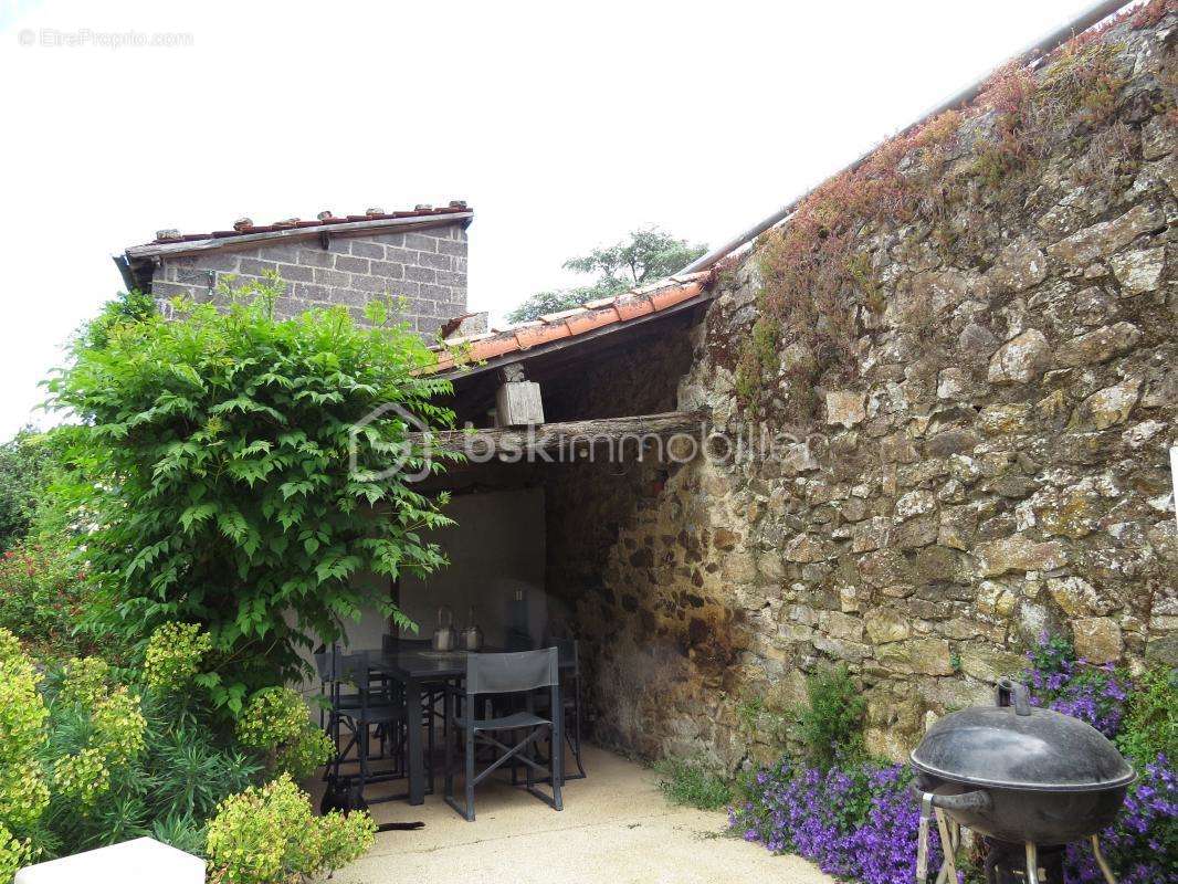 Maison à PARTHENAY