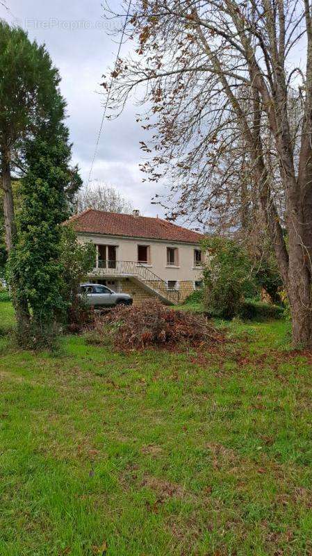 Maison à LE BUISSON-DE-CADOUIN